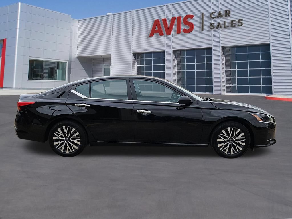 Used 2025 Nissan Altima 2.5 SV FWD image 5