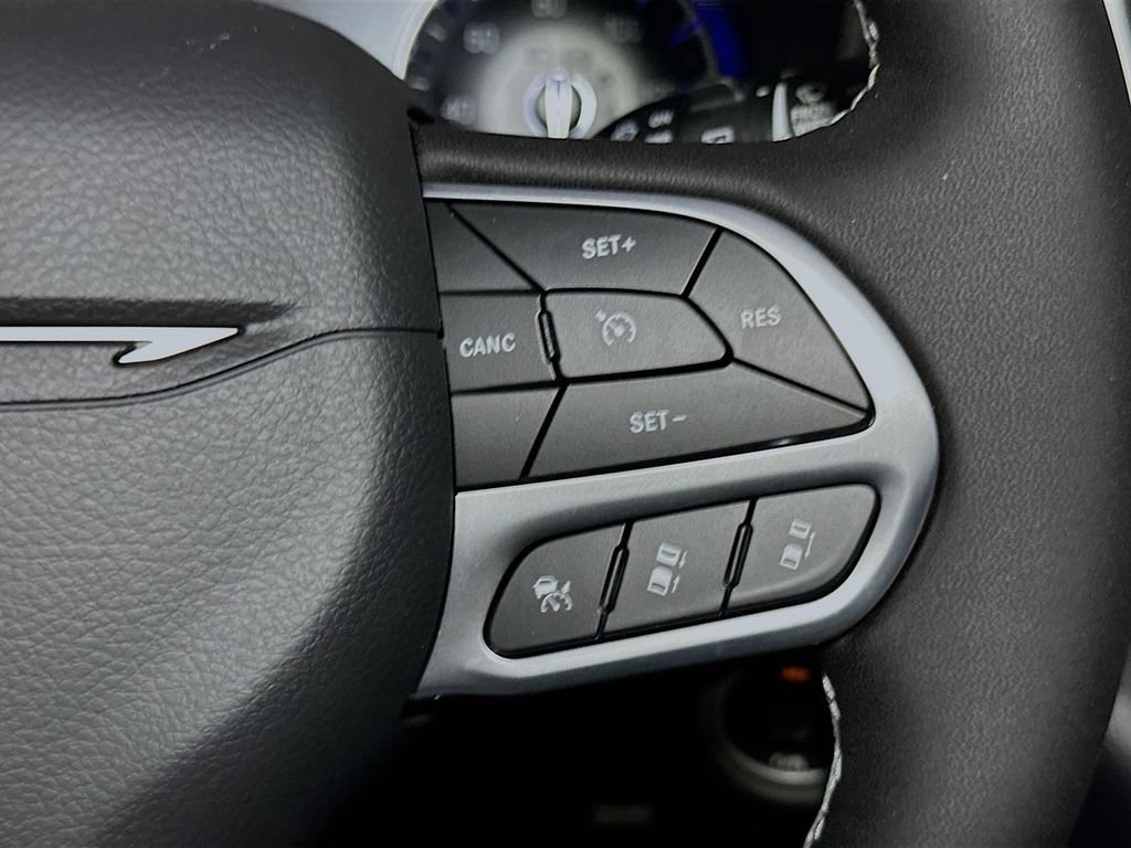 New 2027 Chrysler Pacifica Select FWD image 31