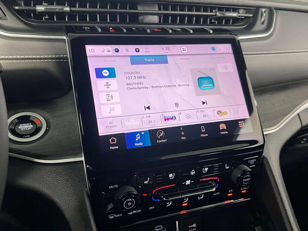 Used 2024 Jeep Grand Cherokee L Limited w/ Luxury Tech Group II image 18