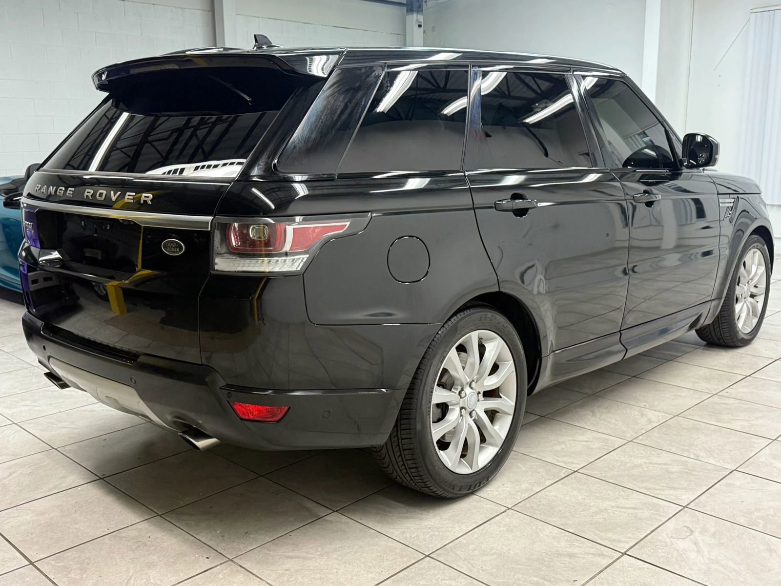 Used 2016 Land Rover Range Rover Sport HSE image 9