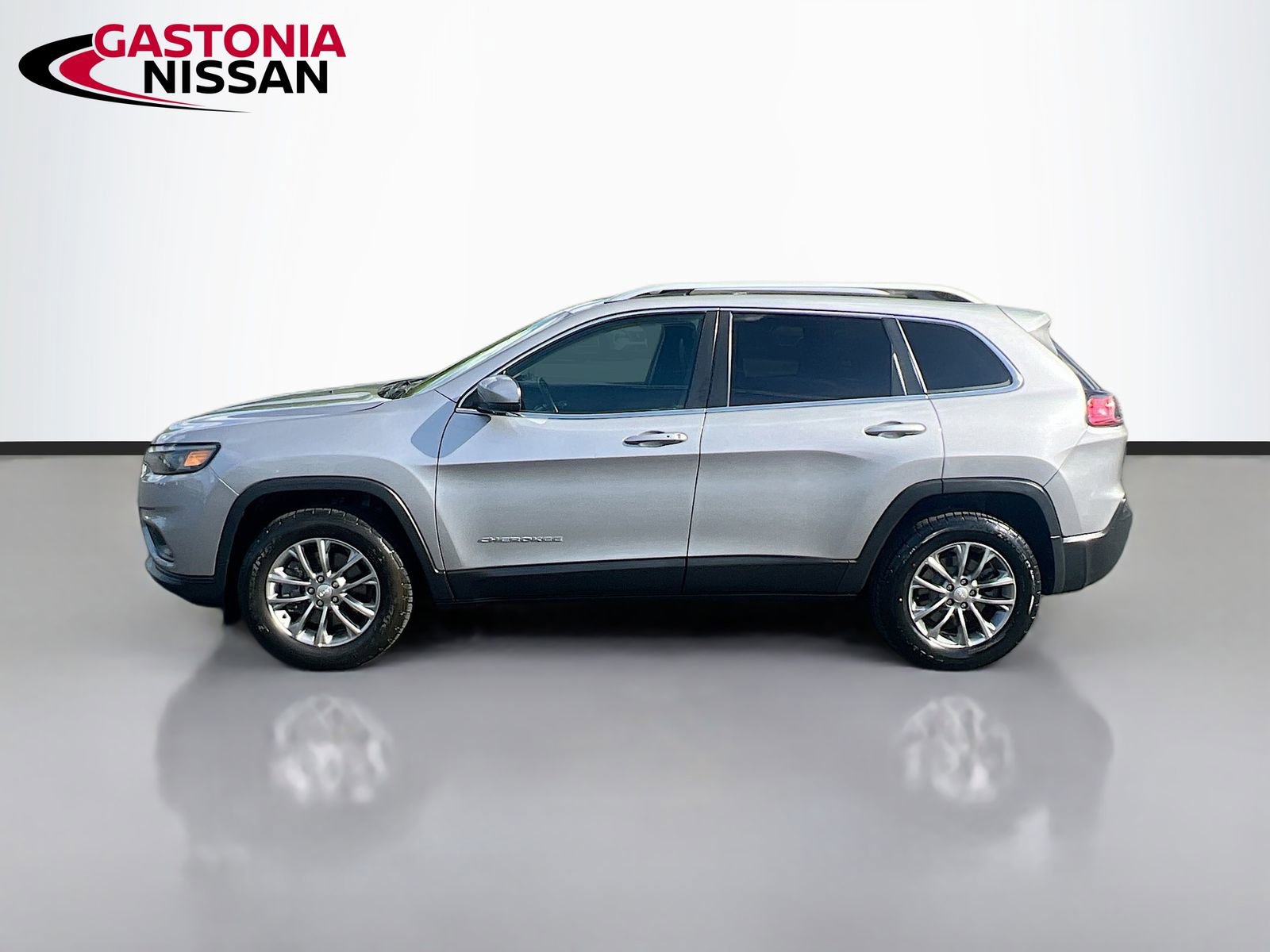Used 2019 Jeep Cherokee Latitude Plus w/ Cold Weather Group image 5