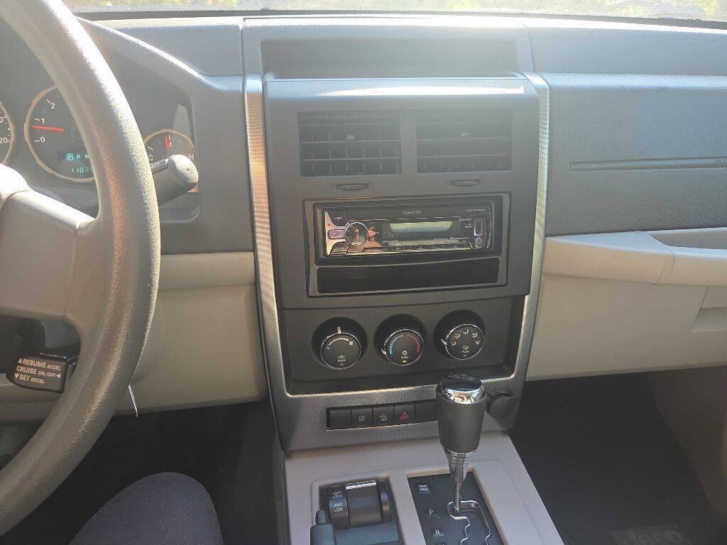 Used 2008 Jeep Liberty Sport w/ Popular Equipment Group AWD/4WD image 32