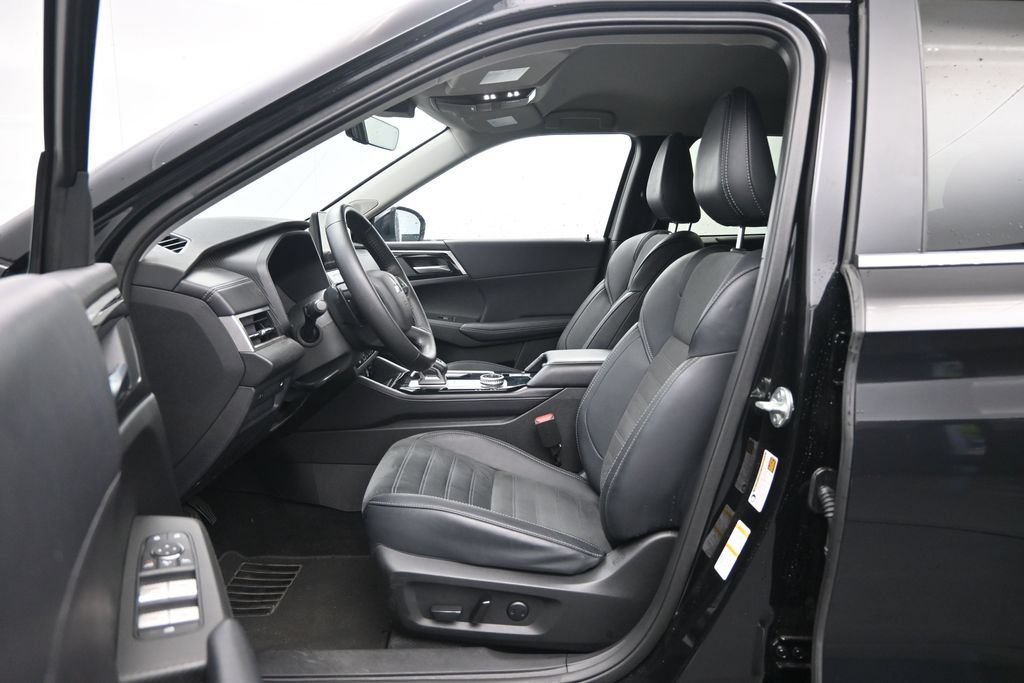 Used 2025 Mitsubishi Outlander SE AWD/4WD image 23