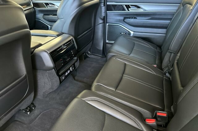 New 2025 Jeep Wagoneer 4WD w/ Convenience Group I image 9