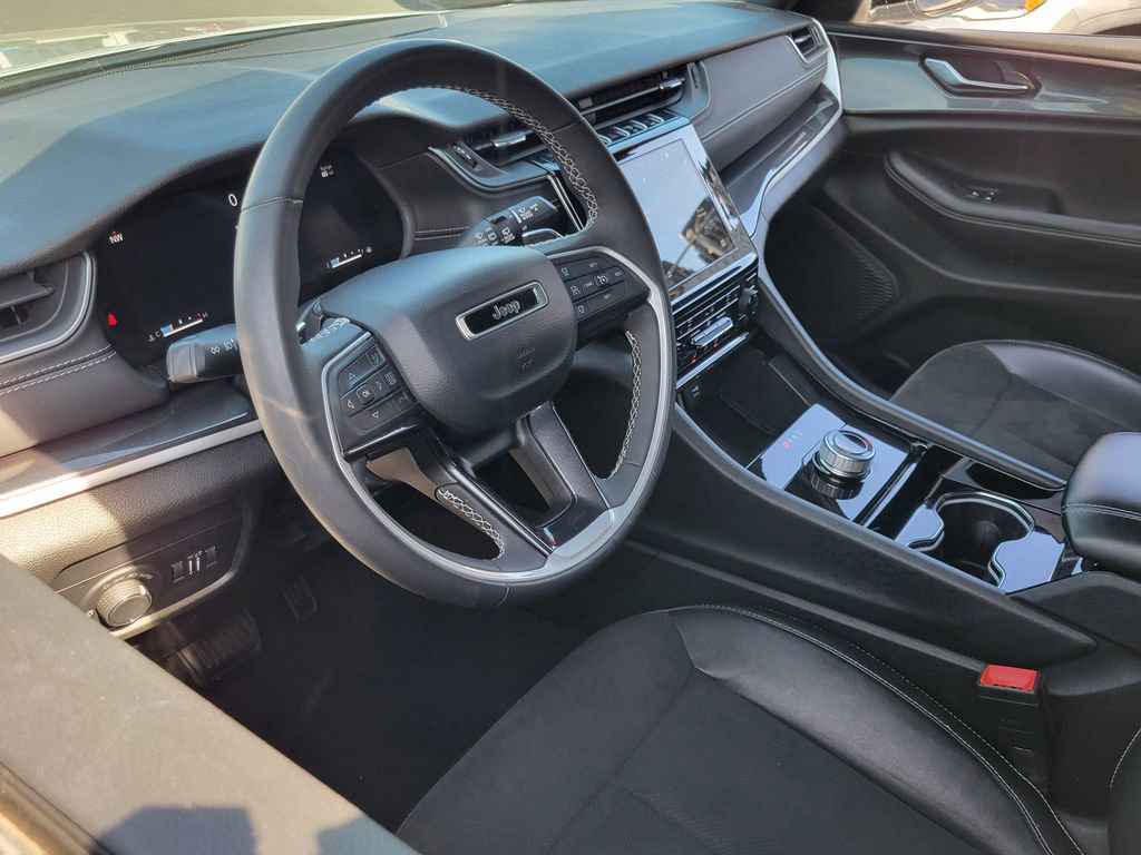 Used 2023 Jeep Grand Cherokee L Laredo AWD/4WD image 3