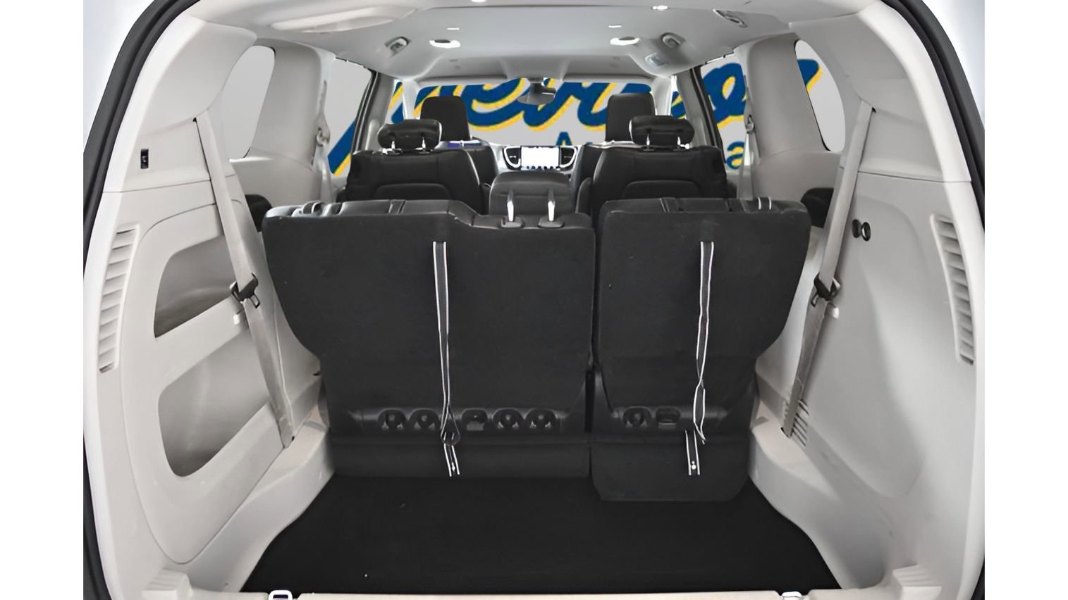 Used 2023 Chrysler Pacifica Touring-L image 37