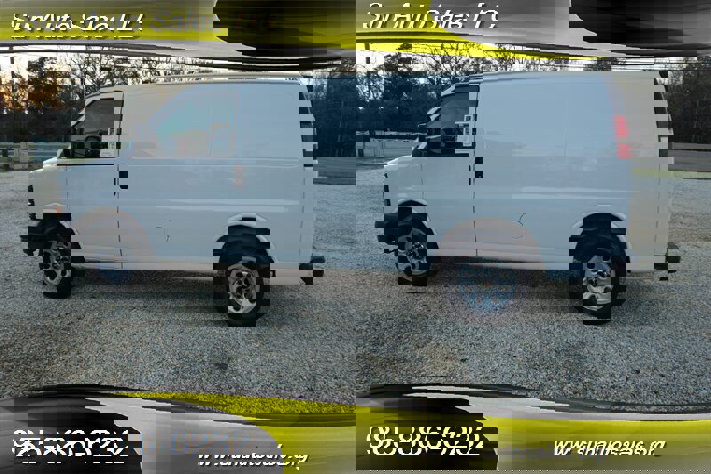 Used 2010 Chevrolet Express 1500 image 10