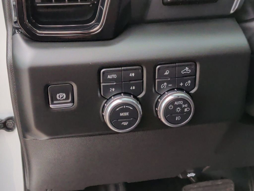 Used 2024 GMC Sierra 1500 AT4 w/ Technology Package image 17