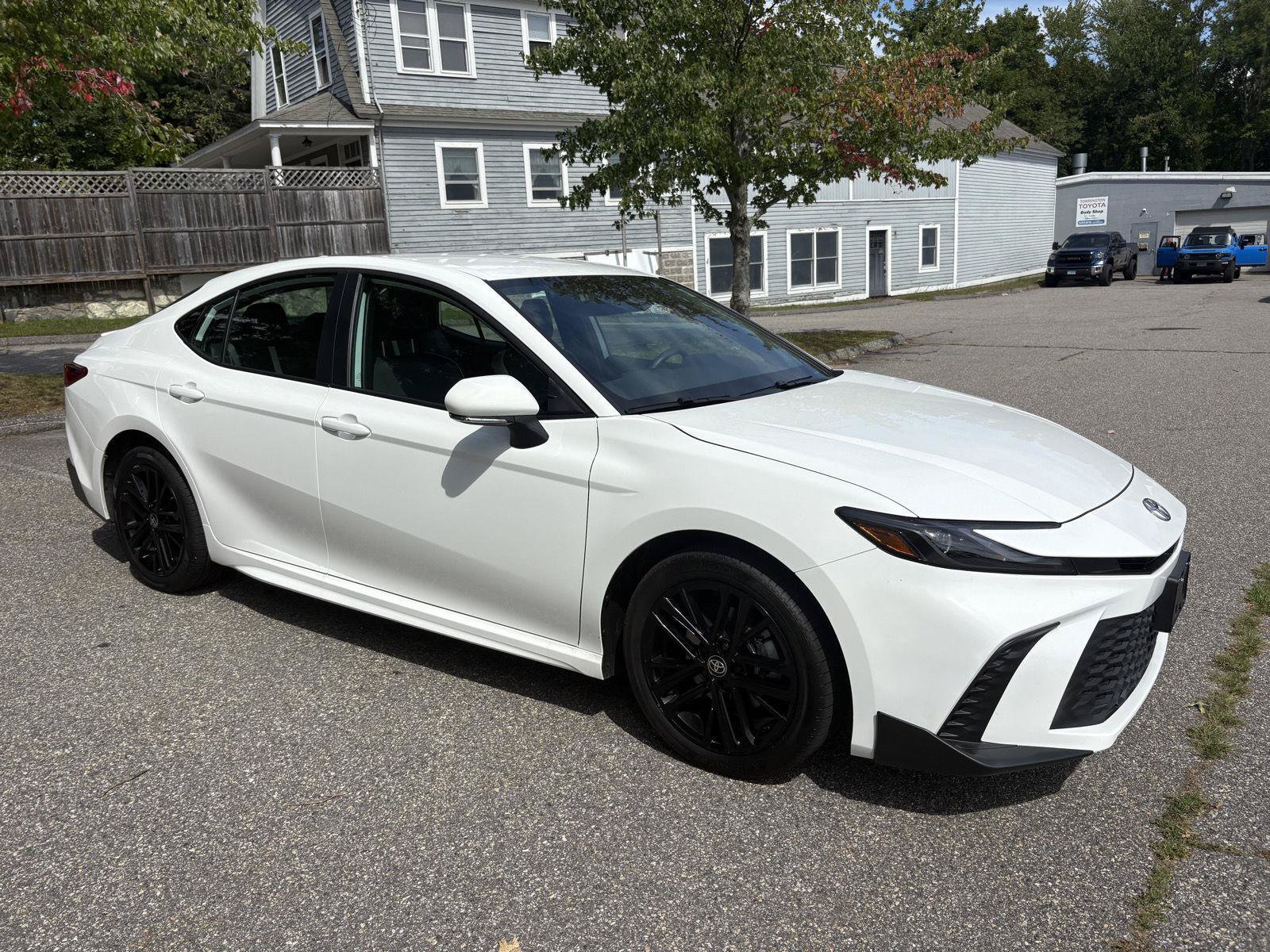 Used 2026 Toyota Camry SE AWD/4WD image 9