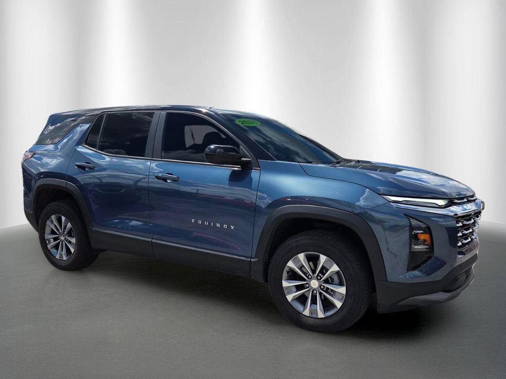Used 2026 Chevrolet Equinox LT w/ Convenience Package II FWD image 2