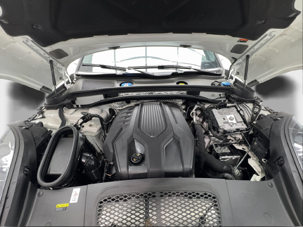 Used 2023 Porsche Macan AWD/4WD image 20