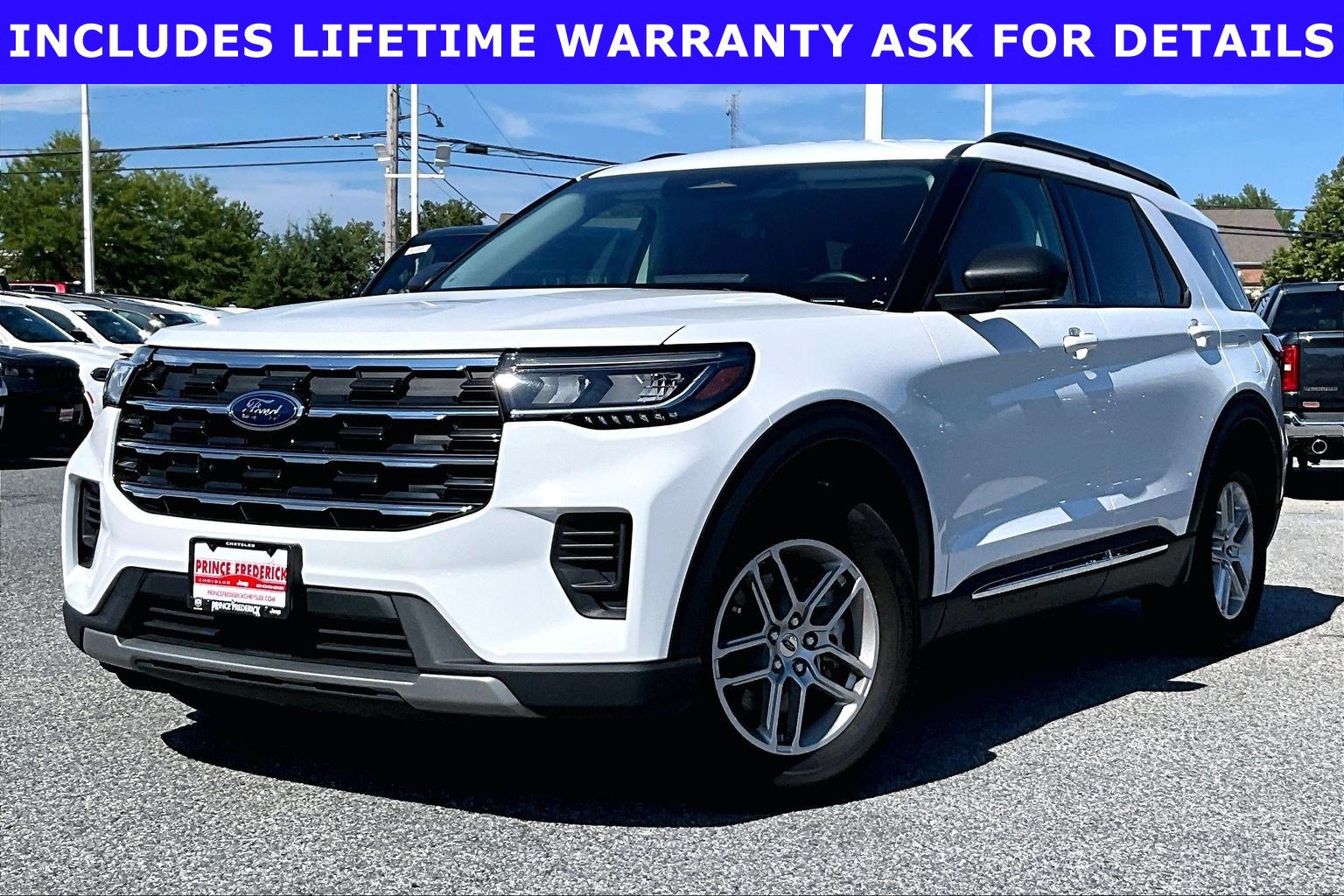 Used 2025 Ford Explorer Active RWD image 3