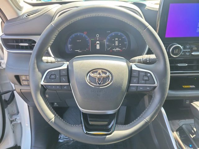 Used 2023 Toyota Highlander Limited image 25