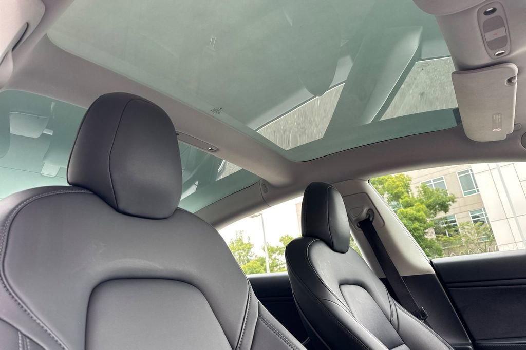 Used 2018 Tesla Model 3 Long Range RWD image 16