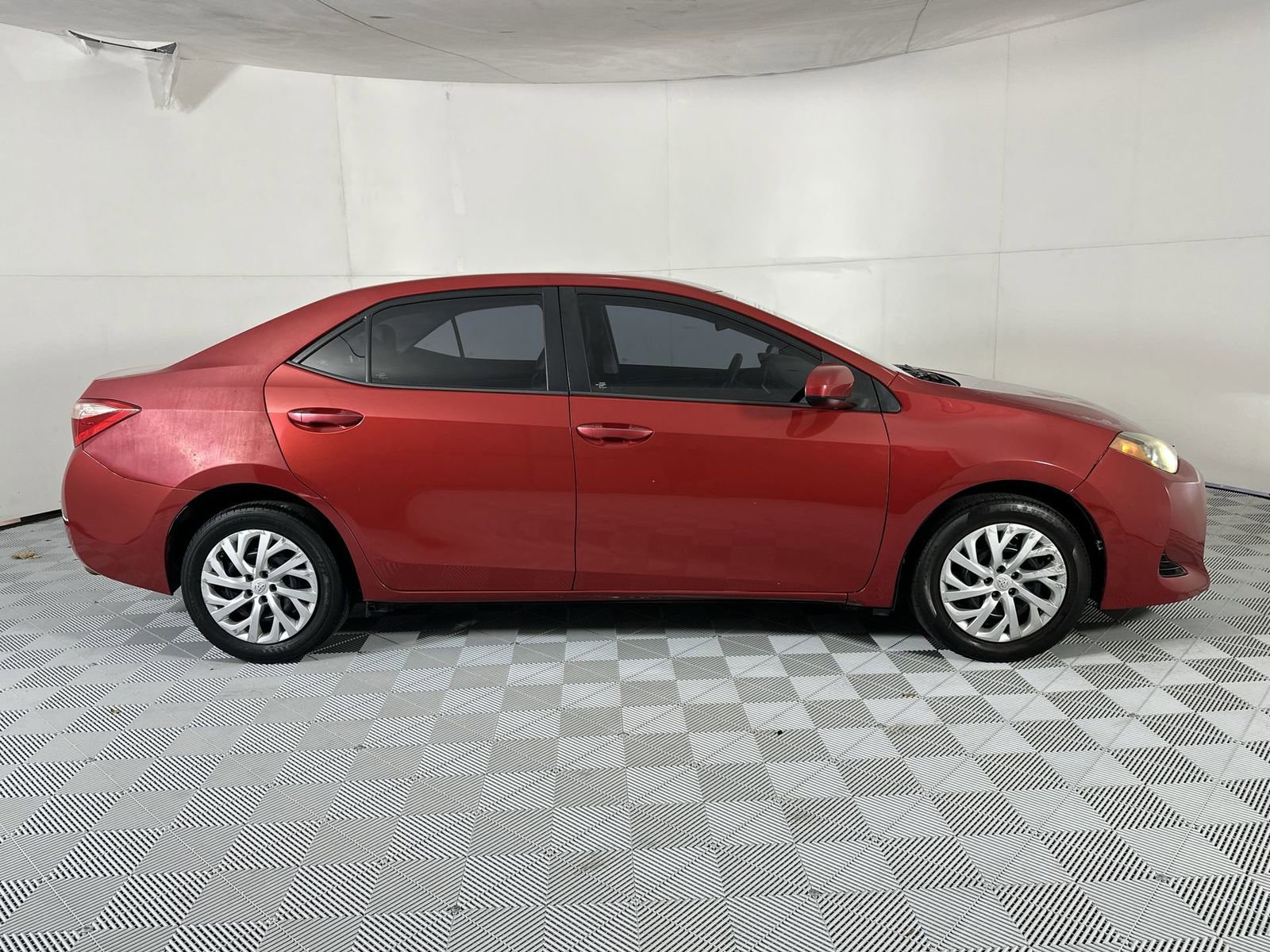 Used 2017 Toyota Corolla LE FWD image 9