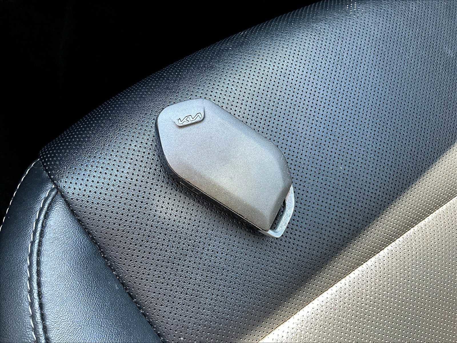 Used 2023 Kia Telluride S image 30