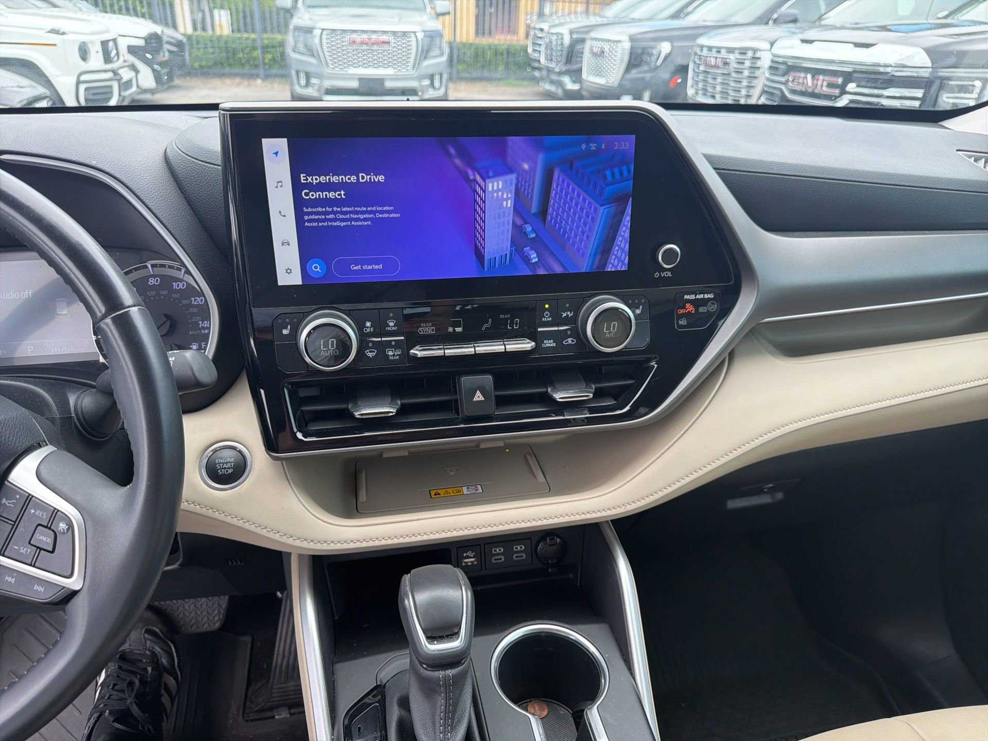 Used 2024 Toyota Highlander XLE FWD image 29