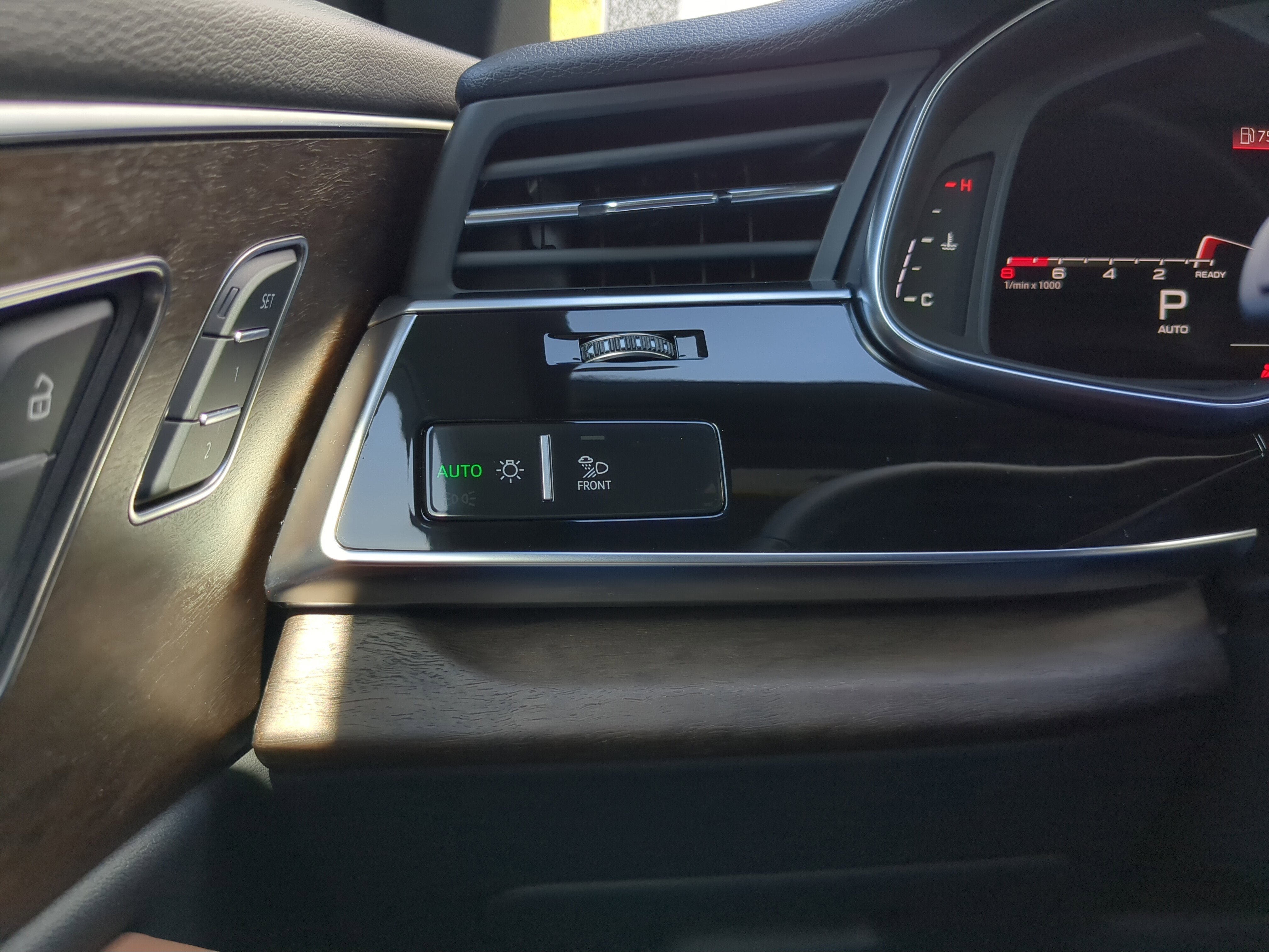 Used 2025 Audi Q8 Premium Plus w/ Premium Plus Package image 32