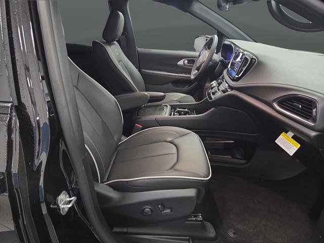 New 2026 Chrysler Pacifica Limited w/ S Appearance Package FWD image 33