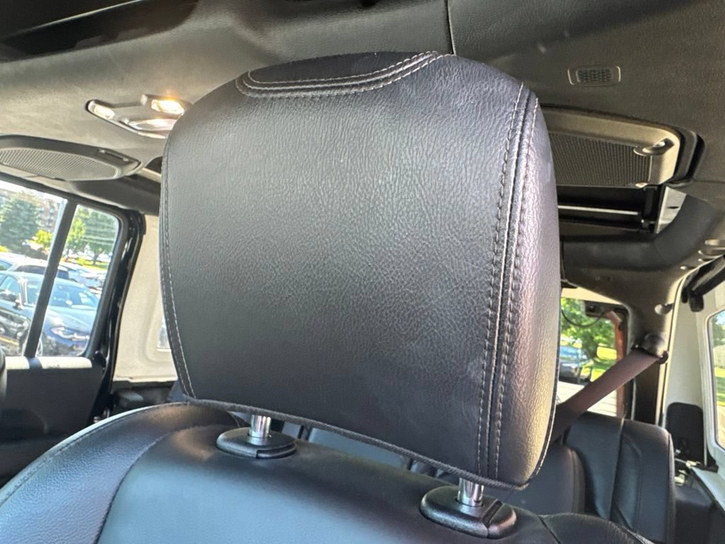 Used 2021 Jeep Wrangler Unlimited Sahara AWD/4WD image 34