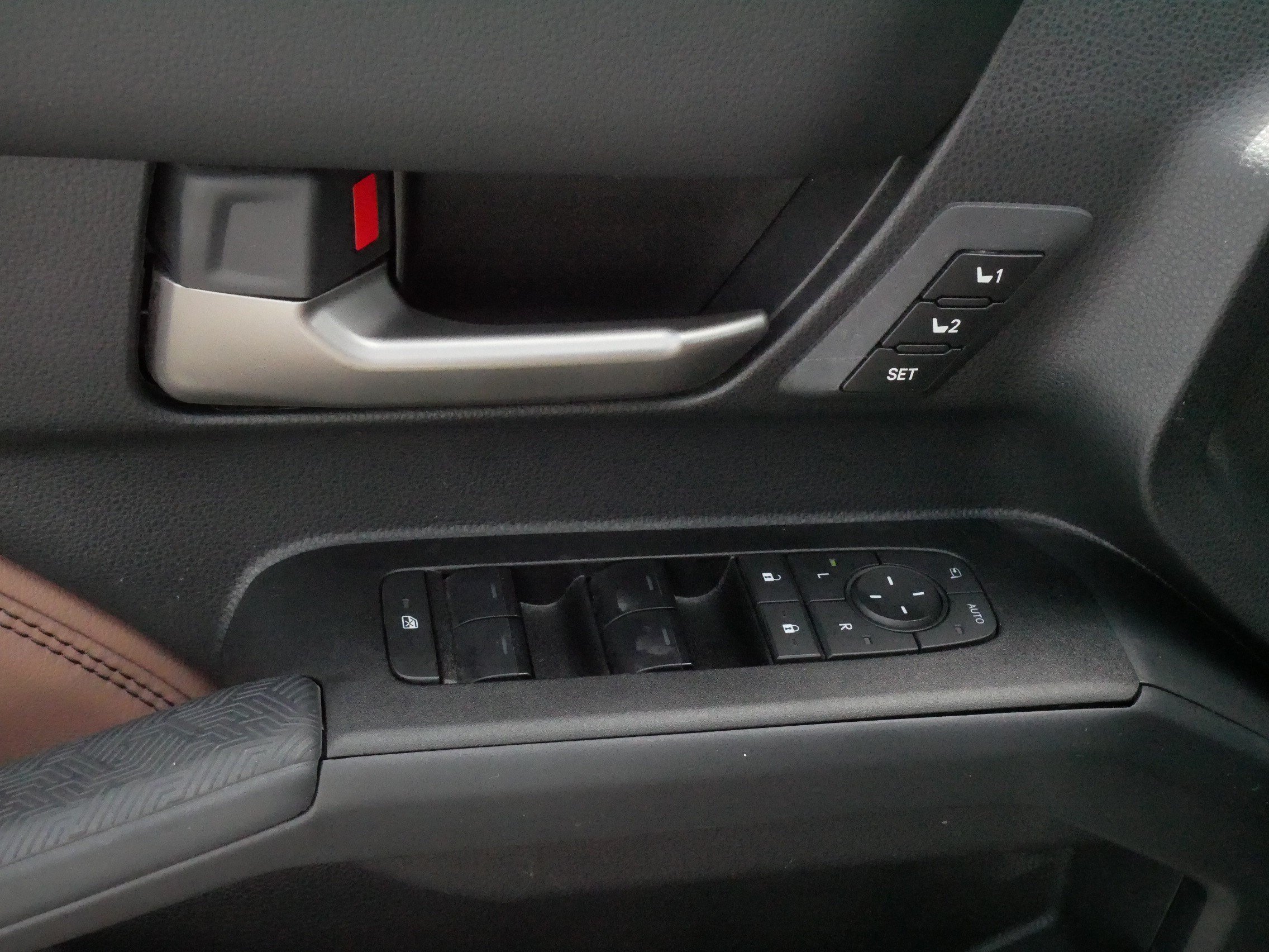 Used 2025 Toyota 4Runner Limited AWD/4WD image 19