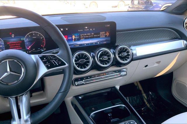 Used 2025 Mercedes-Benz GLB 250 4MATIC image 5