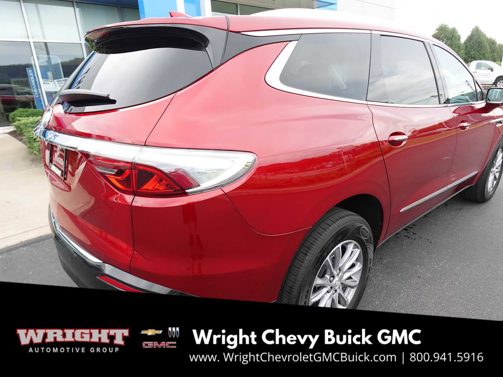 Used 2023 Buick Enclave Essence image 3