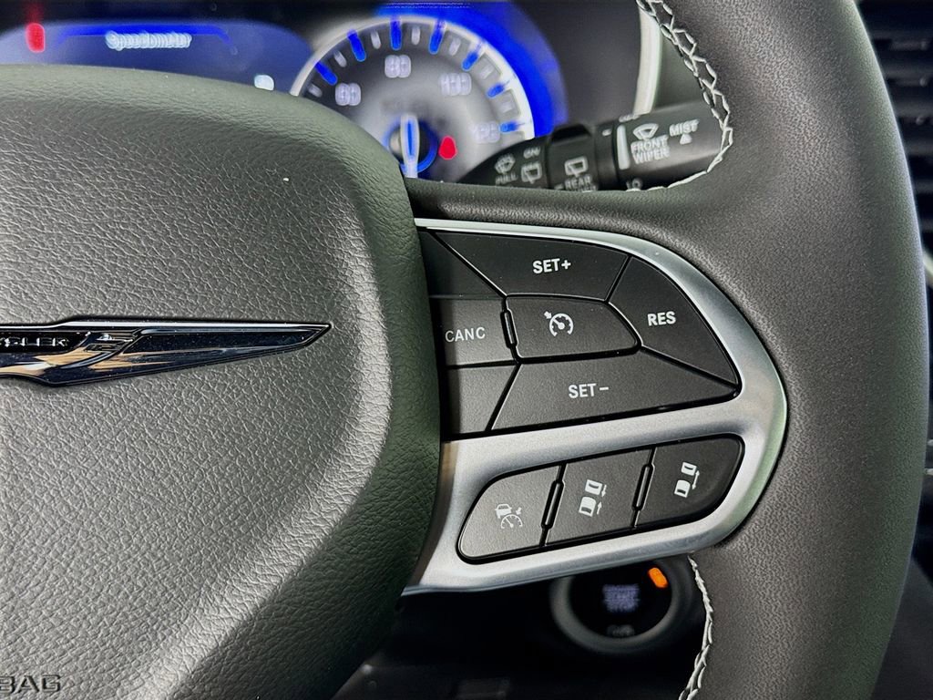 New 2026 Chrysler Pacifica Select image 33