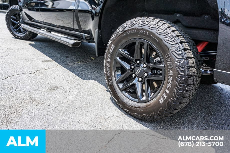 Used 2024 Chevrolet Silverado 1500 Custom Trail Boss w/ Dark Appearance Package AWD/4WD image 15