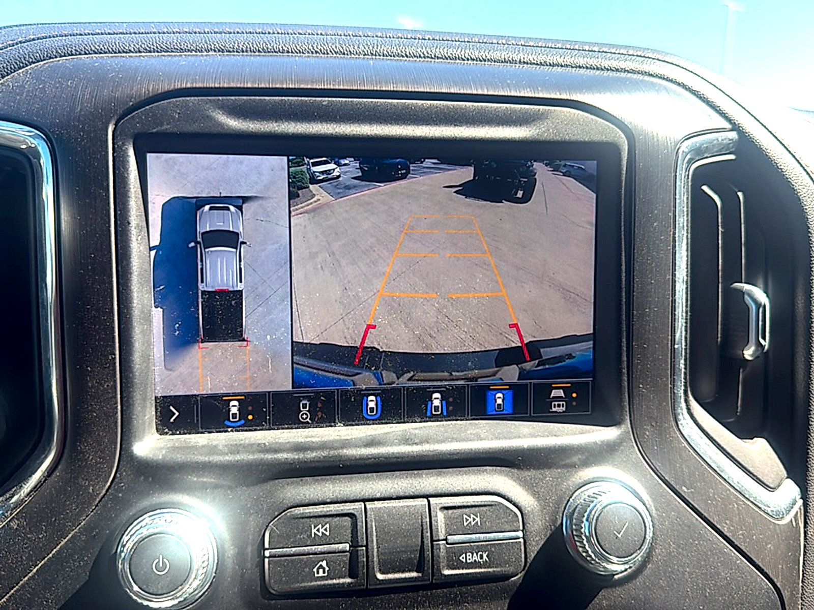 Used 2021 GMC Sierra 2500 AT4 w/ AT4 Premium Plus Package AWD/4WD image 9