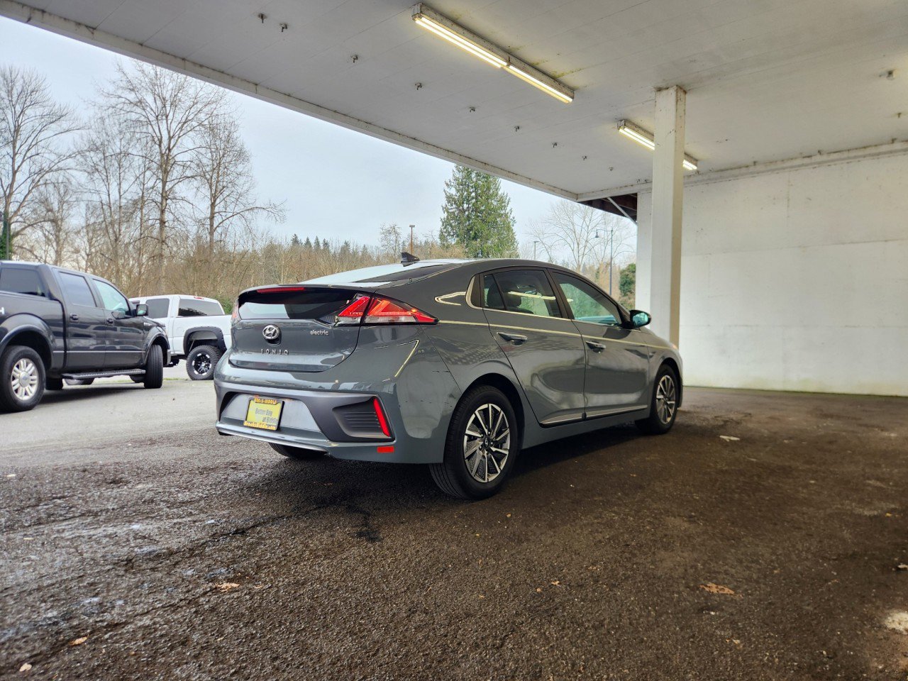 Used 2020 Hyundai Ioniq Limited image 3