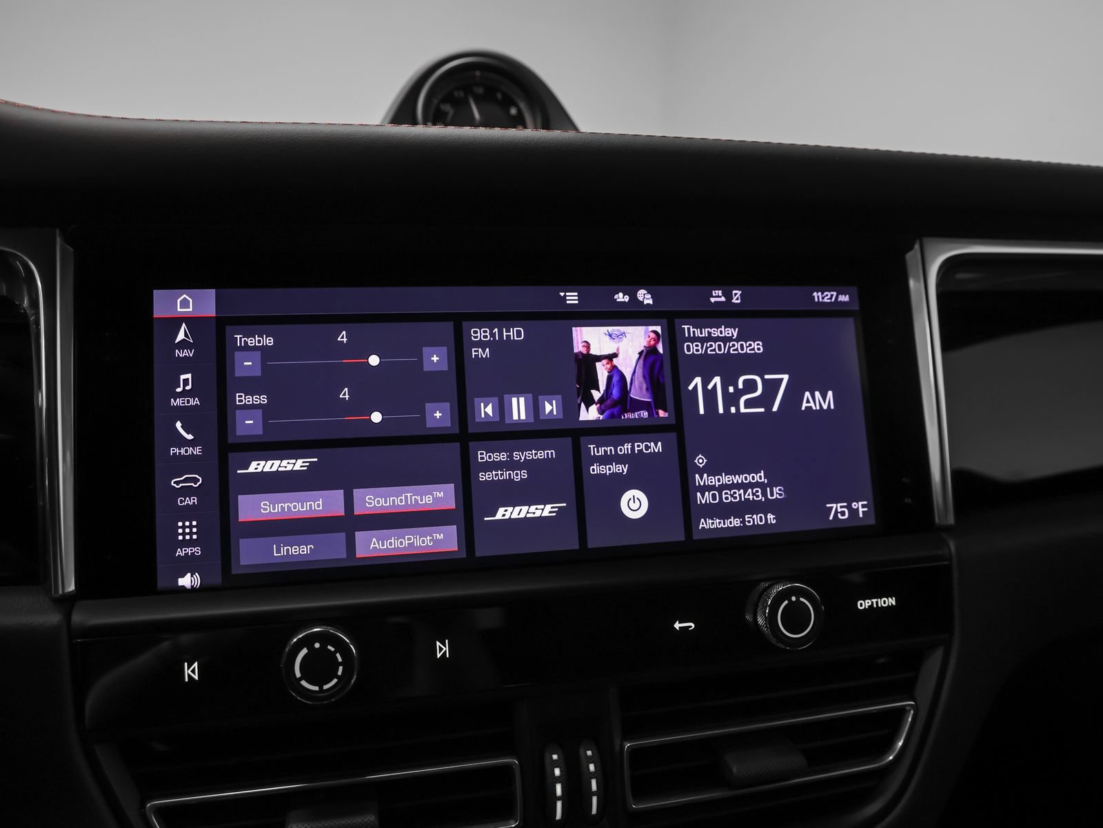 Certified 2026 Porsche Macan AWD/4WD image 38