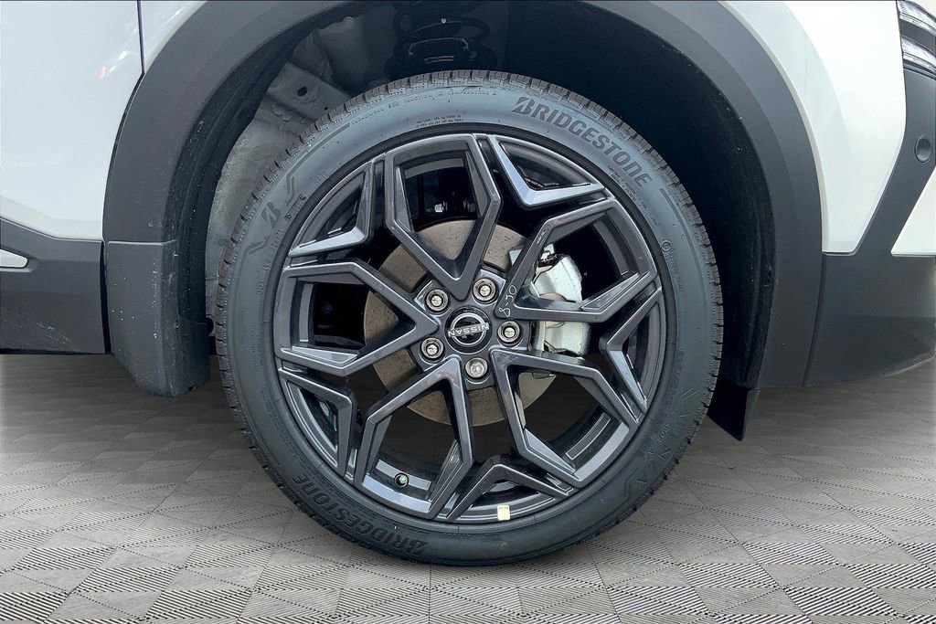 New 2025 Nissan Kicks SR image 6