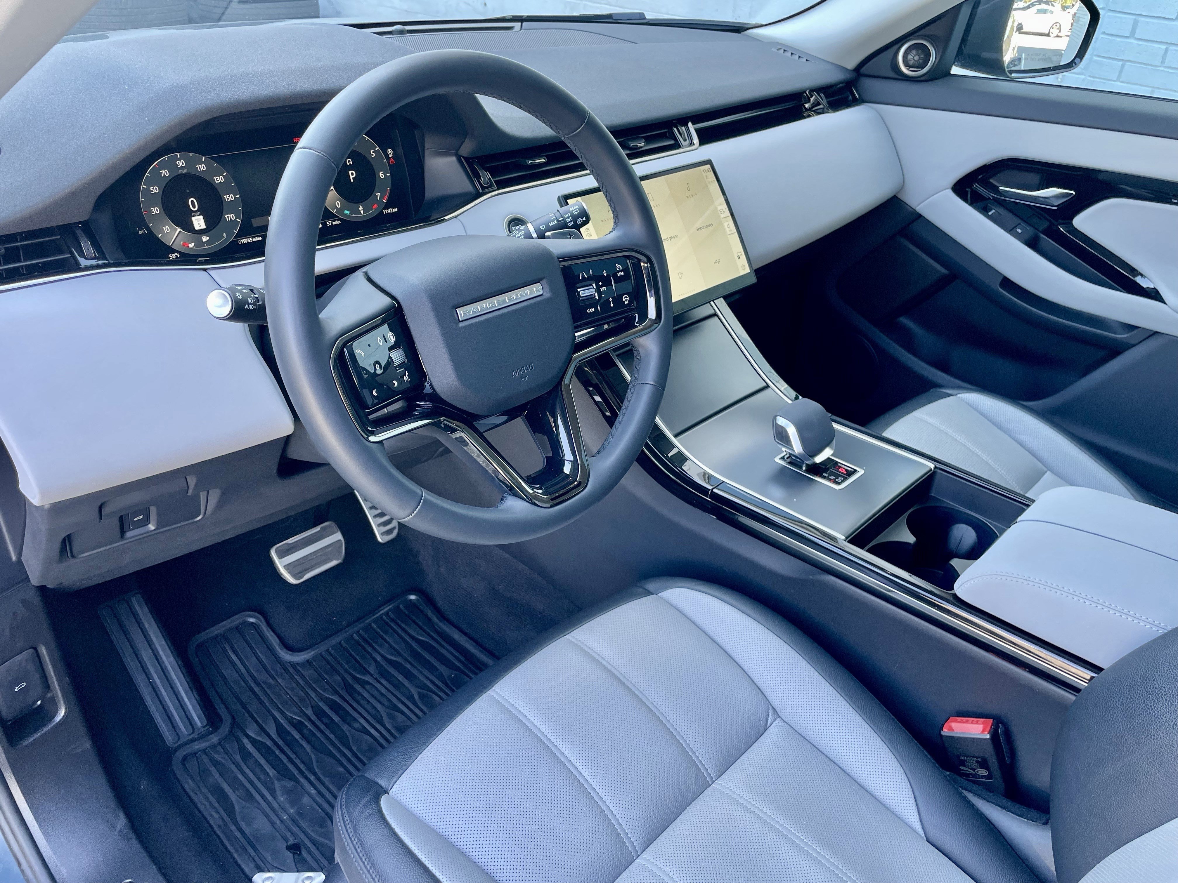 Used 2024 Land Rover Range Rover Evoque Dynamic SE image 13