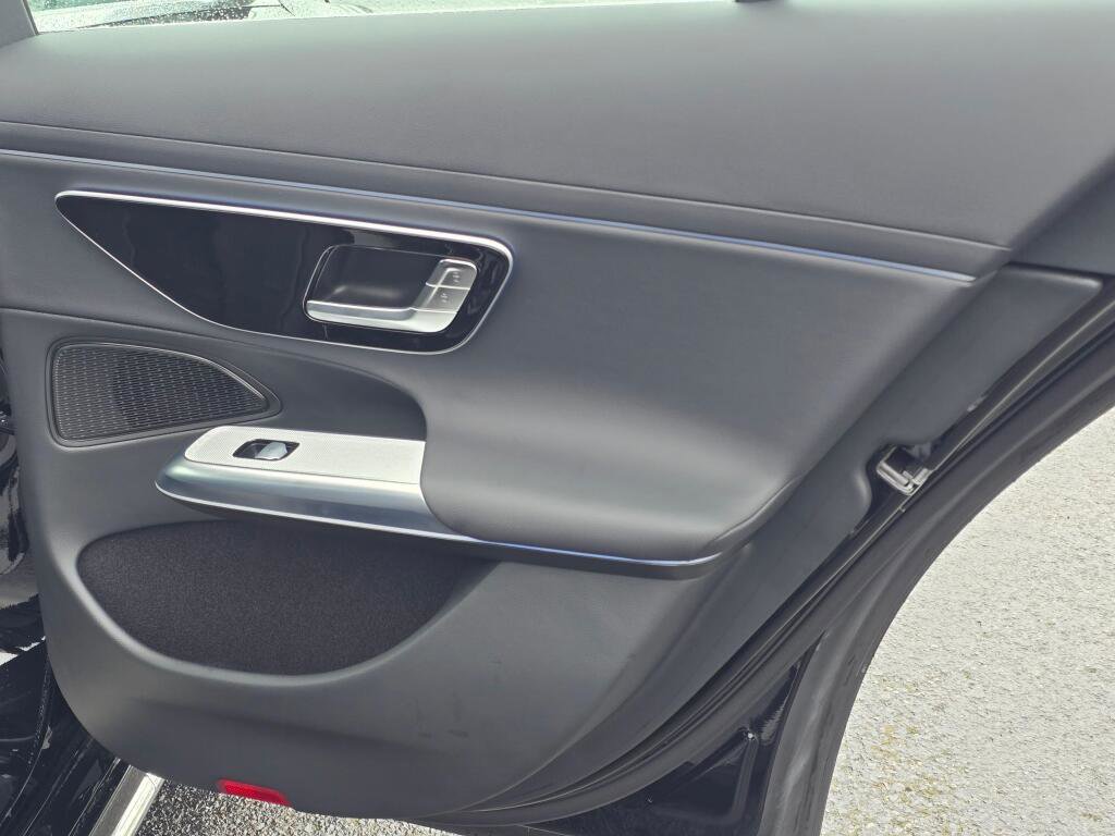 Used 2025 Mercedes-Benz E 350 4MATIC Sedan image 24