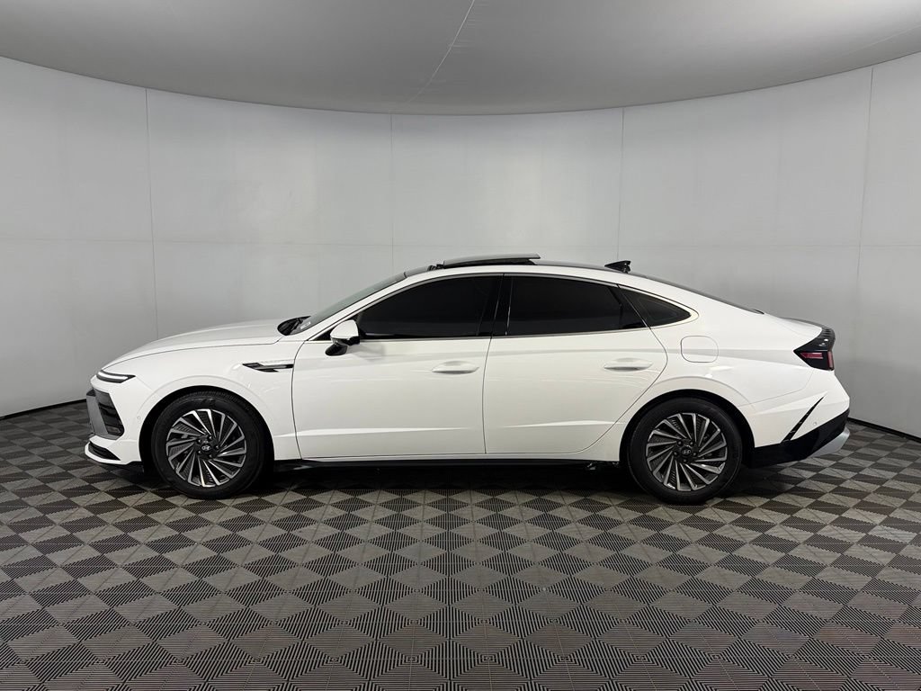 Used 2025 Hyundai Sonata Limited FWD image 9