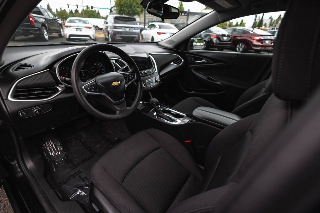 Used 2022 Chevrolet Malibu LT FWD image 16