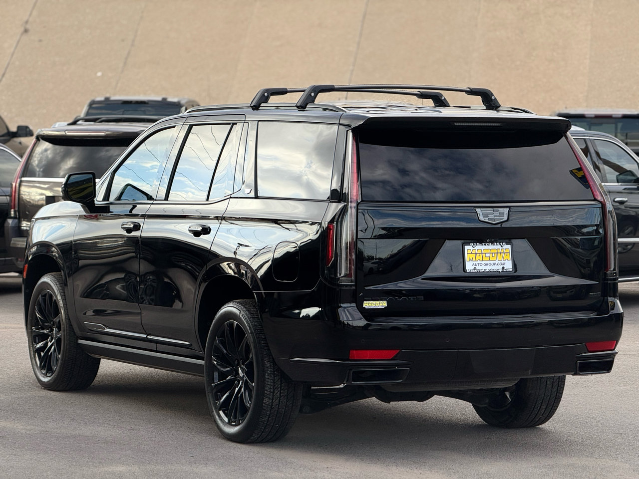 Used 2022 Cadillac Escalade Sport Platinum w/ LPO, ONYX Package image 5