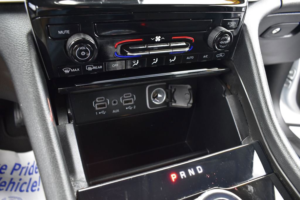 Used 2023 Jeep Grand Cherokee Laredo AWD/4WD image 12