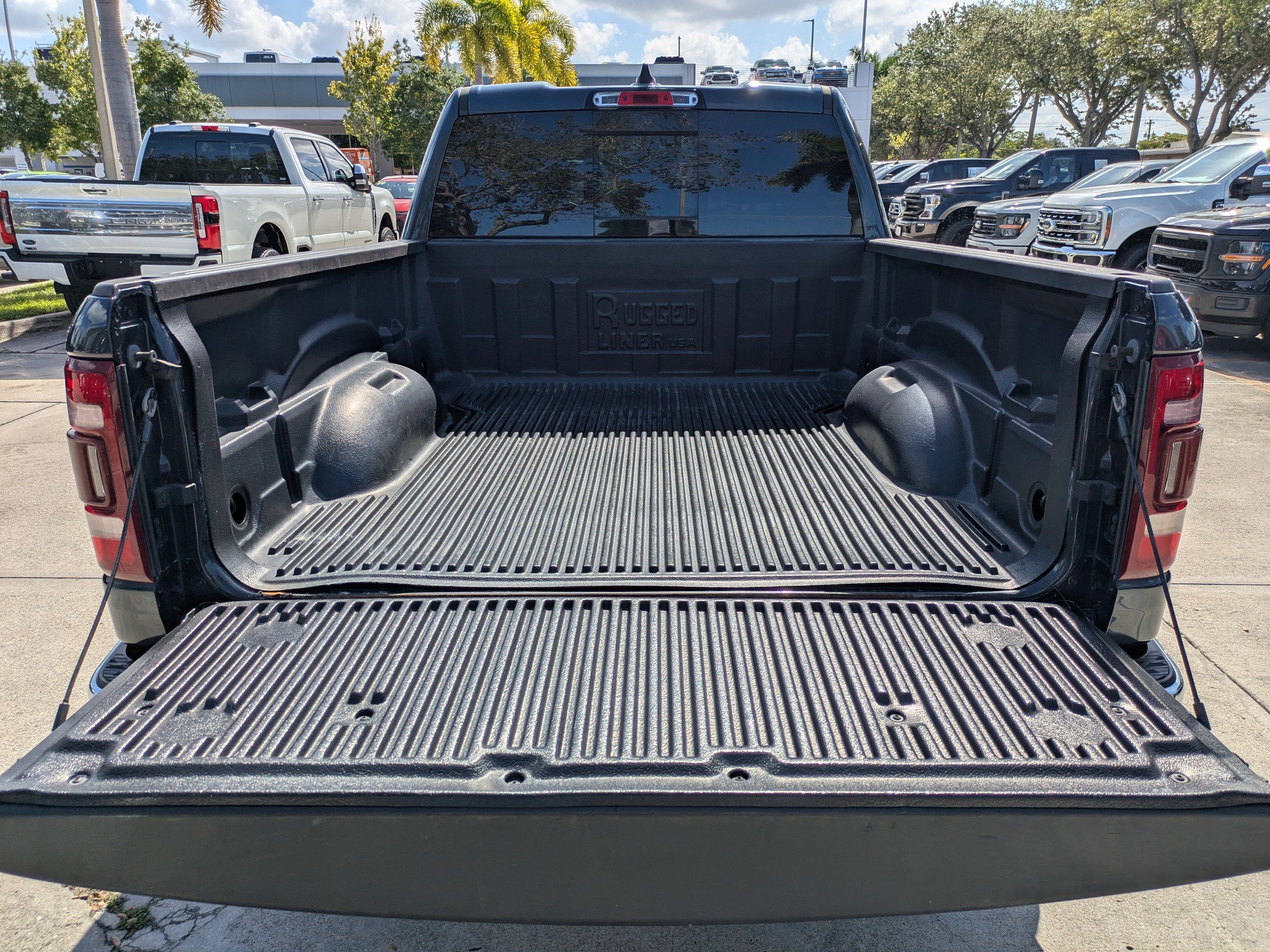 Used 2019 RAM 1500 Laramie RWD image 13