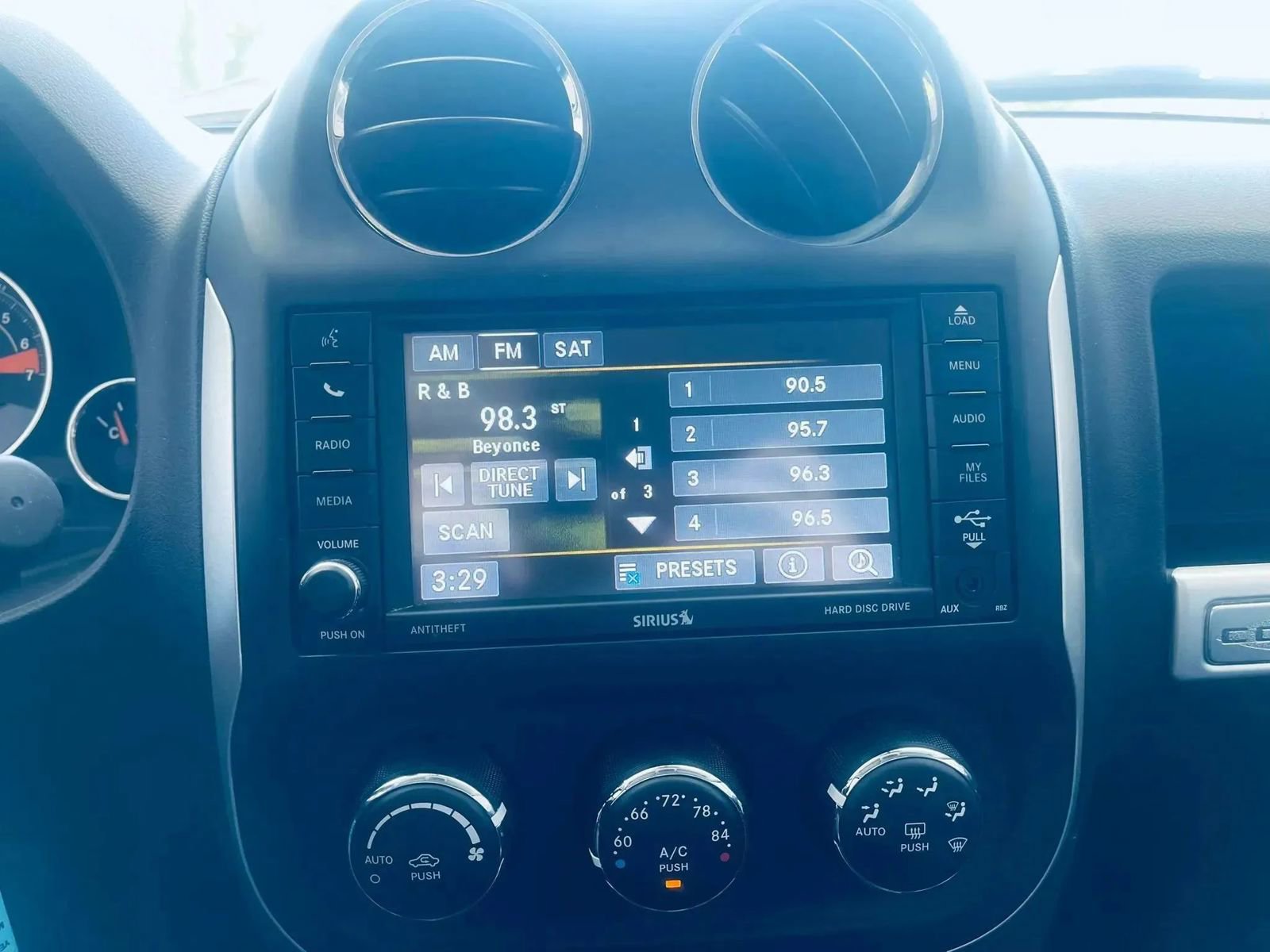 Used 2016 Jeep Compass Latitude AWD/4WD image 19