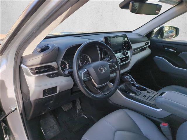Used 2022 Toyota Highlander XLE AWD/4WD image 10