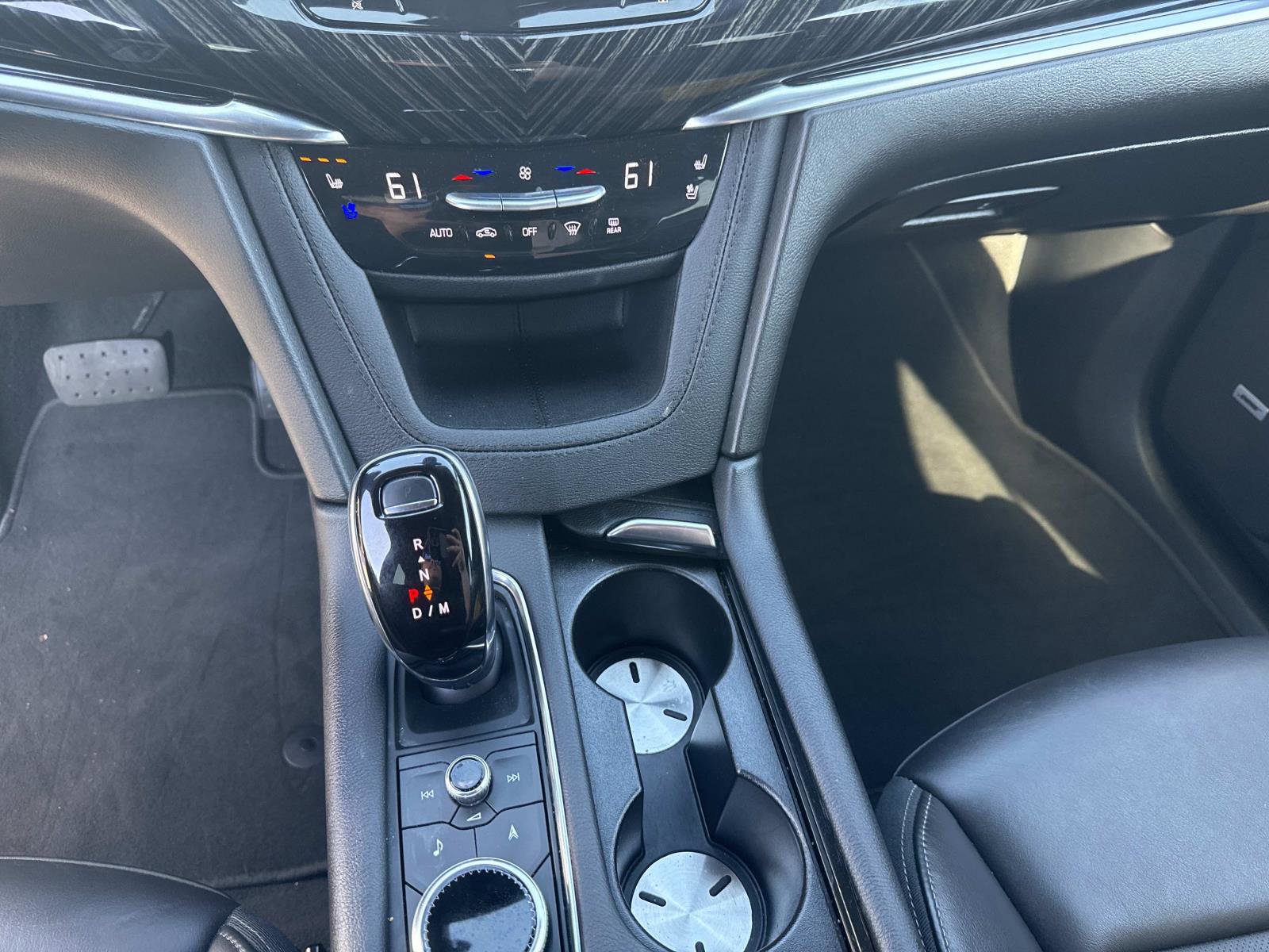 Used 2025 Cadillac XT6 Premium Luxury image 30