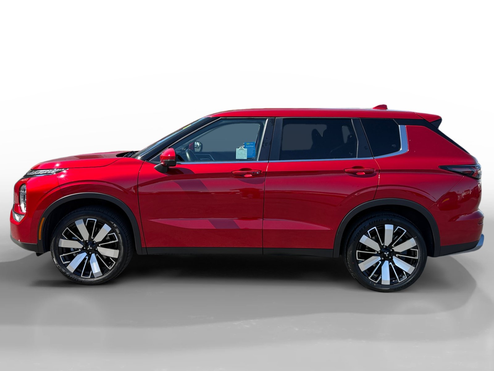 Used 2025 Mitsubishi Outlander SE FWD image 2