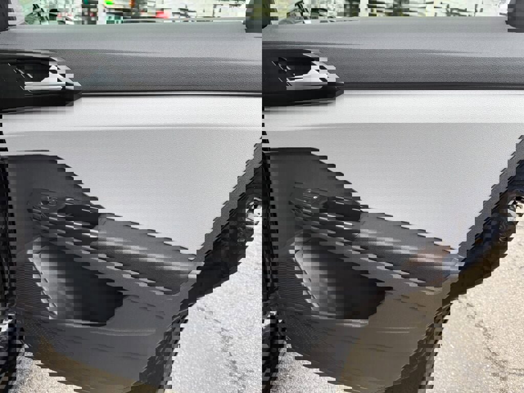 Used 2023 Volkswagen Taos SE w/ Panoramic Sunroof Package image 25