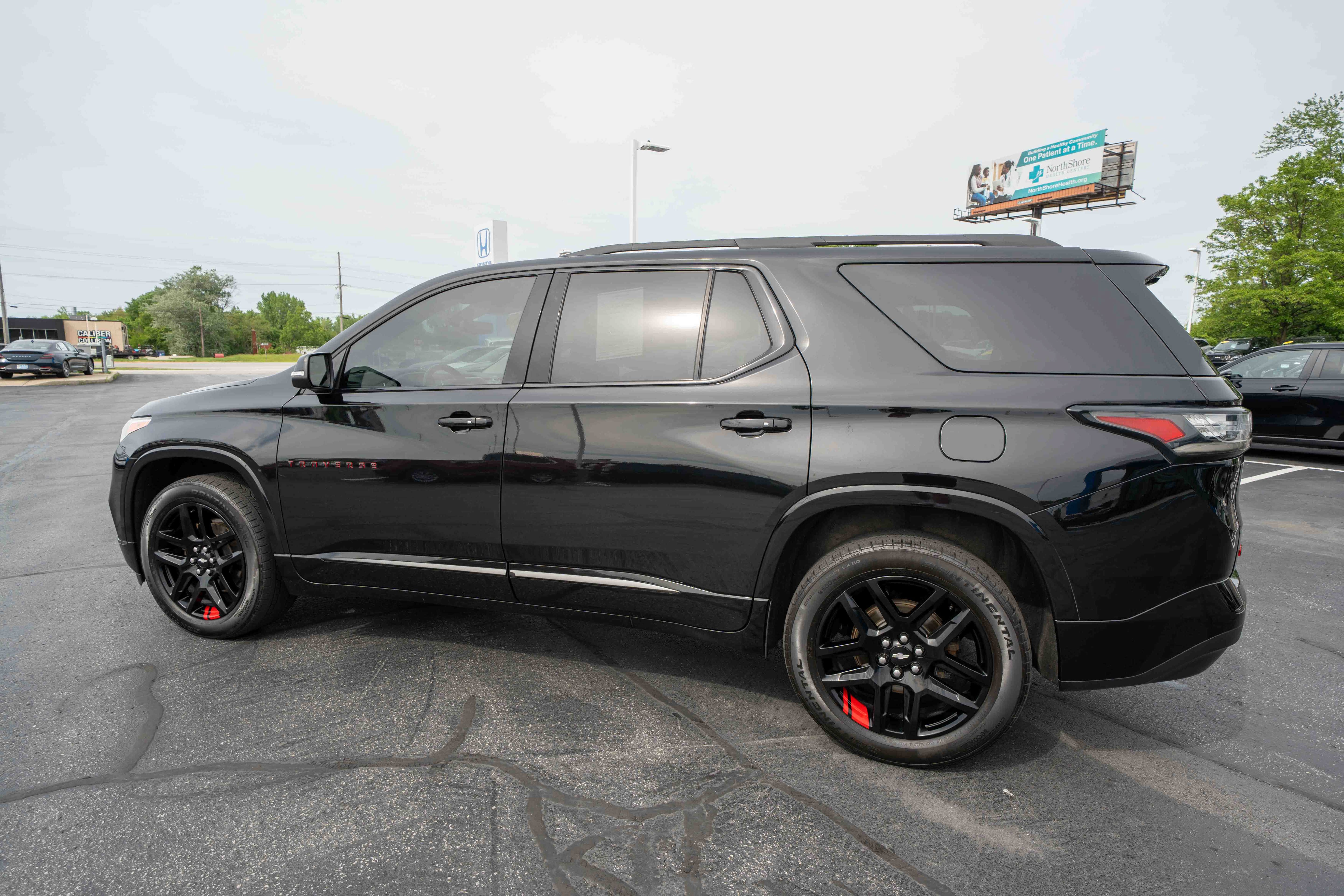 Used 2021 Chevrolet Traverse Premier w/ Redline Edition AWD/4WD image 4