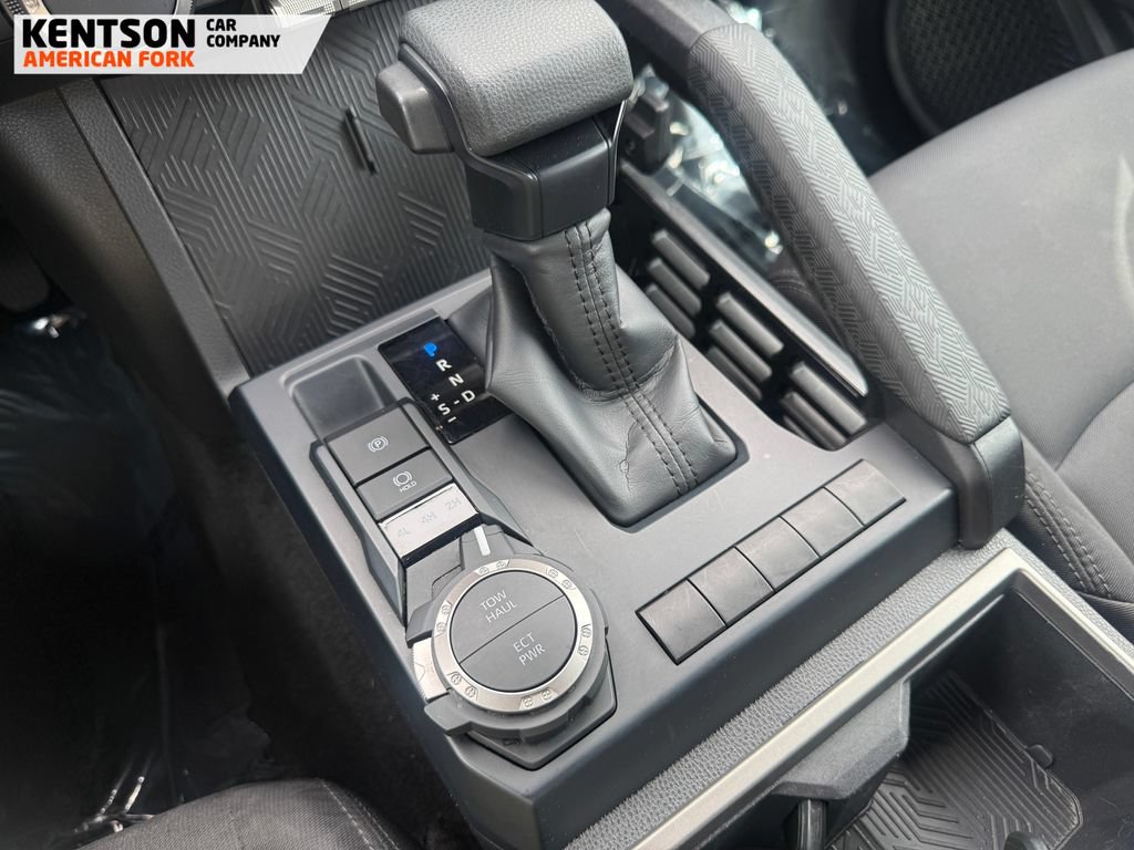 Used 2025 Toyota Tacoma SR5 AWD/4WD image 21