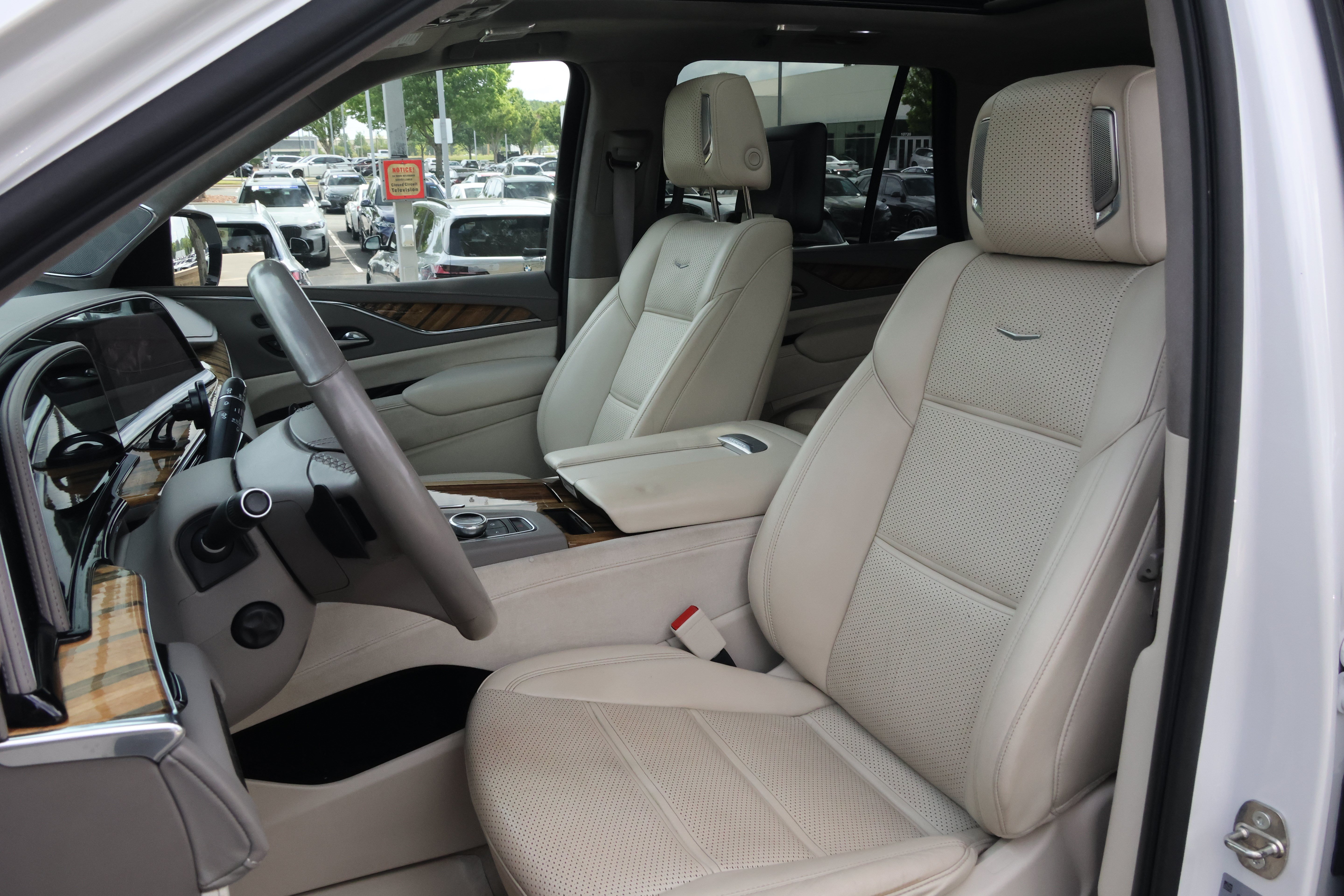 Used 2021 Cadillac Escalade Premium Luxury Platinum w/ Heavy-Duty Trailer Package AWD/4WD image 34