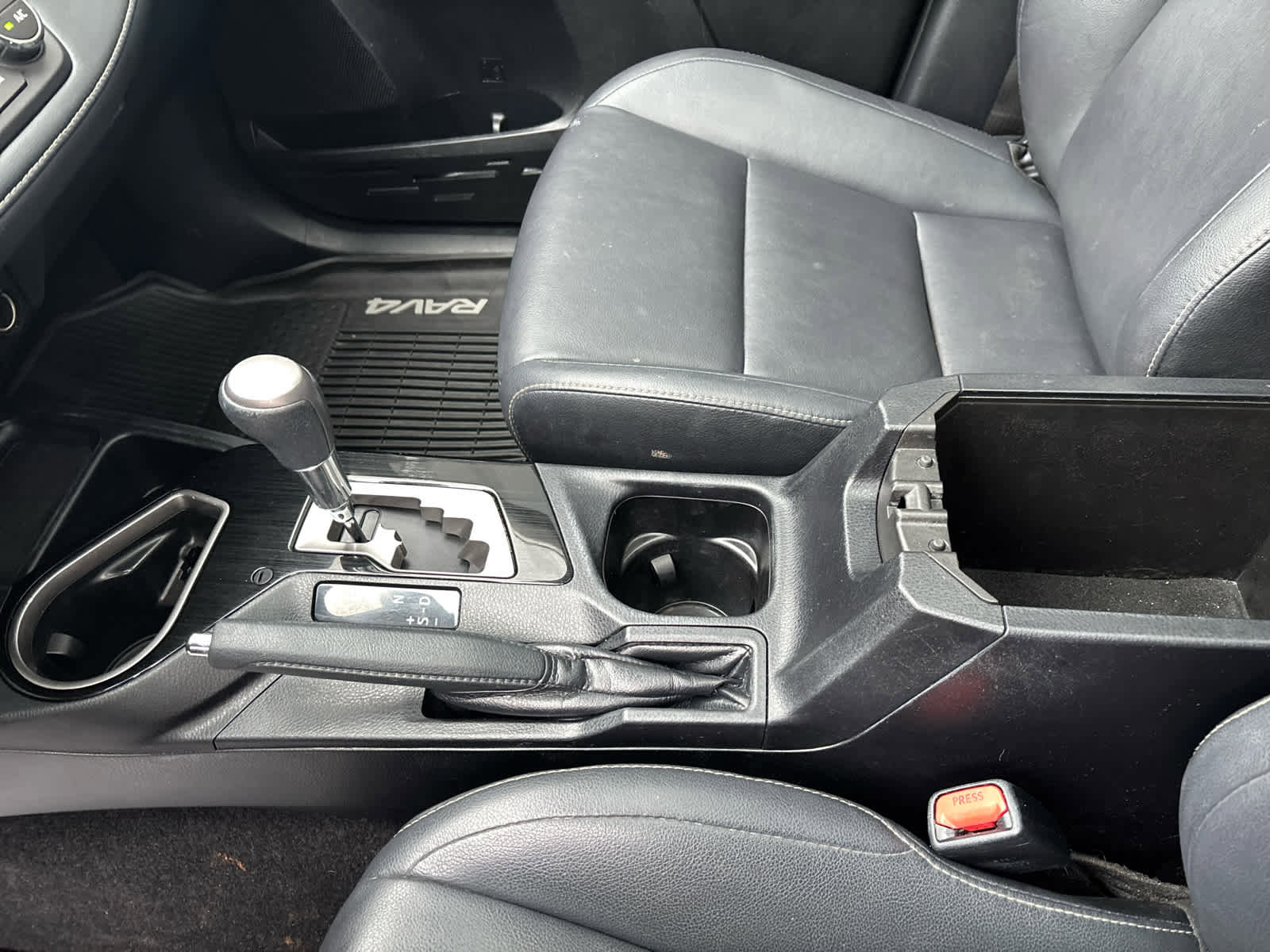 Used 2018 Toyota RAV4 Limited image 35