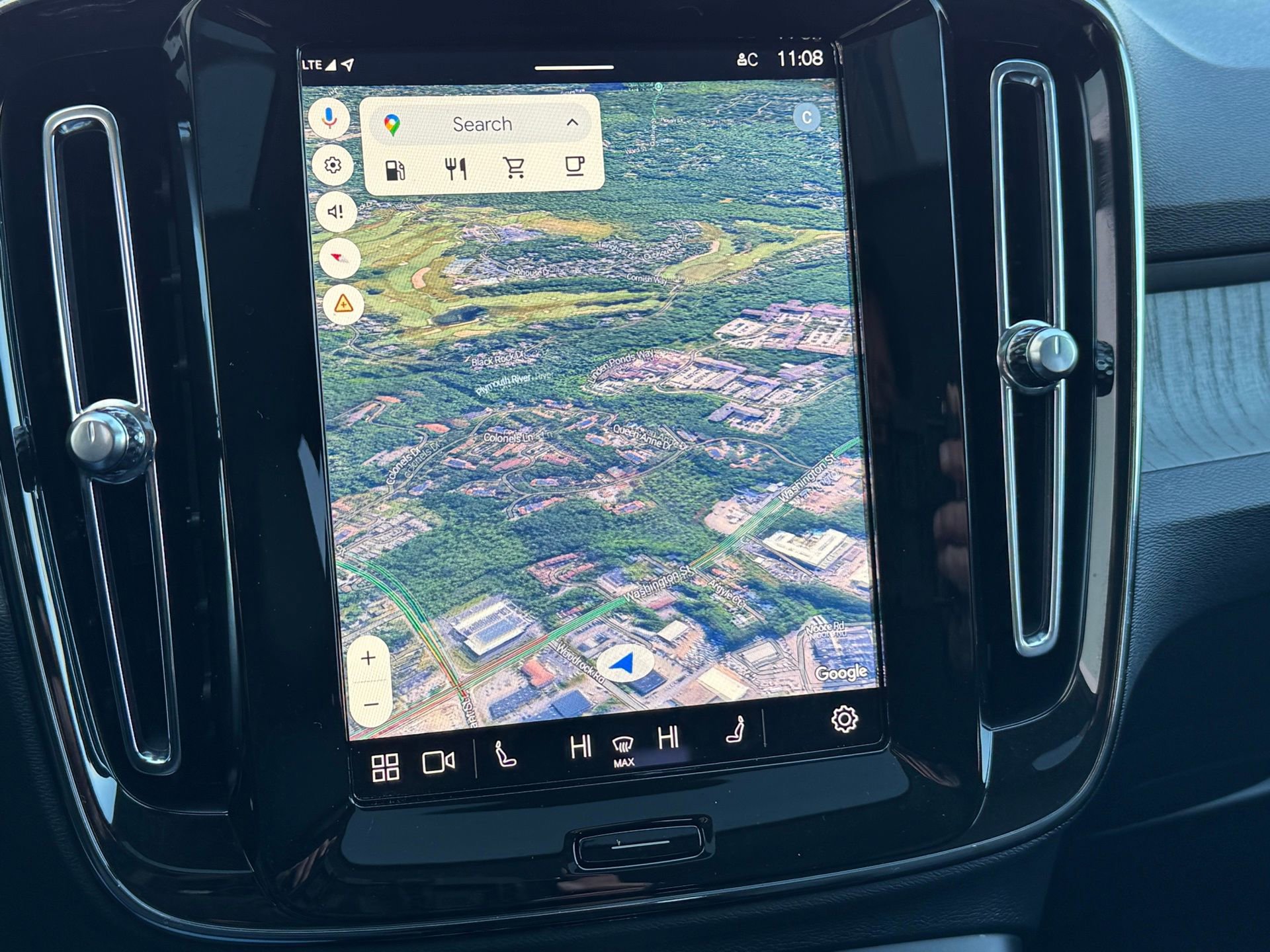 Used 2024 Volvo XC40 B5 Plus image 23